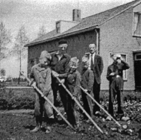 Henselmansoud2 drie generaties aardbeiplanten kwekers Henselmans