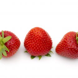 Verdi aardbeien van aardbeiplanten