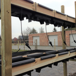 BATO aardbeienbak op houten stelling