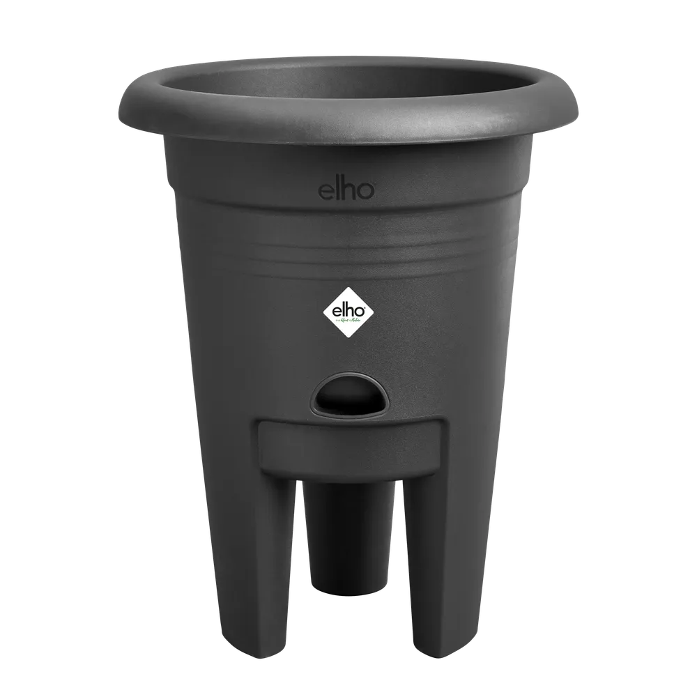 02-main_elho-gb_strawberry_pot_living_black.p2 elho Aardbeienpot 33cm zwart – de kweekpot heeft poten waardoor aardbeien niet op de grond komen en gezond blijven.